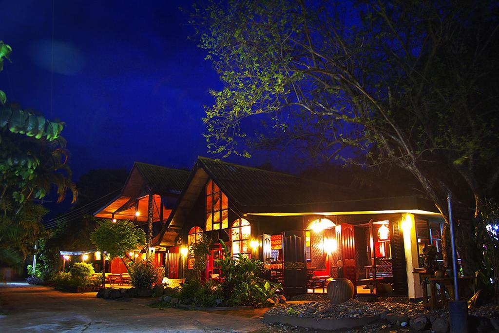 Areeya Phuree Resort Thaton Mae Ai Exterior foto
